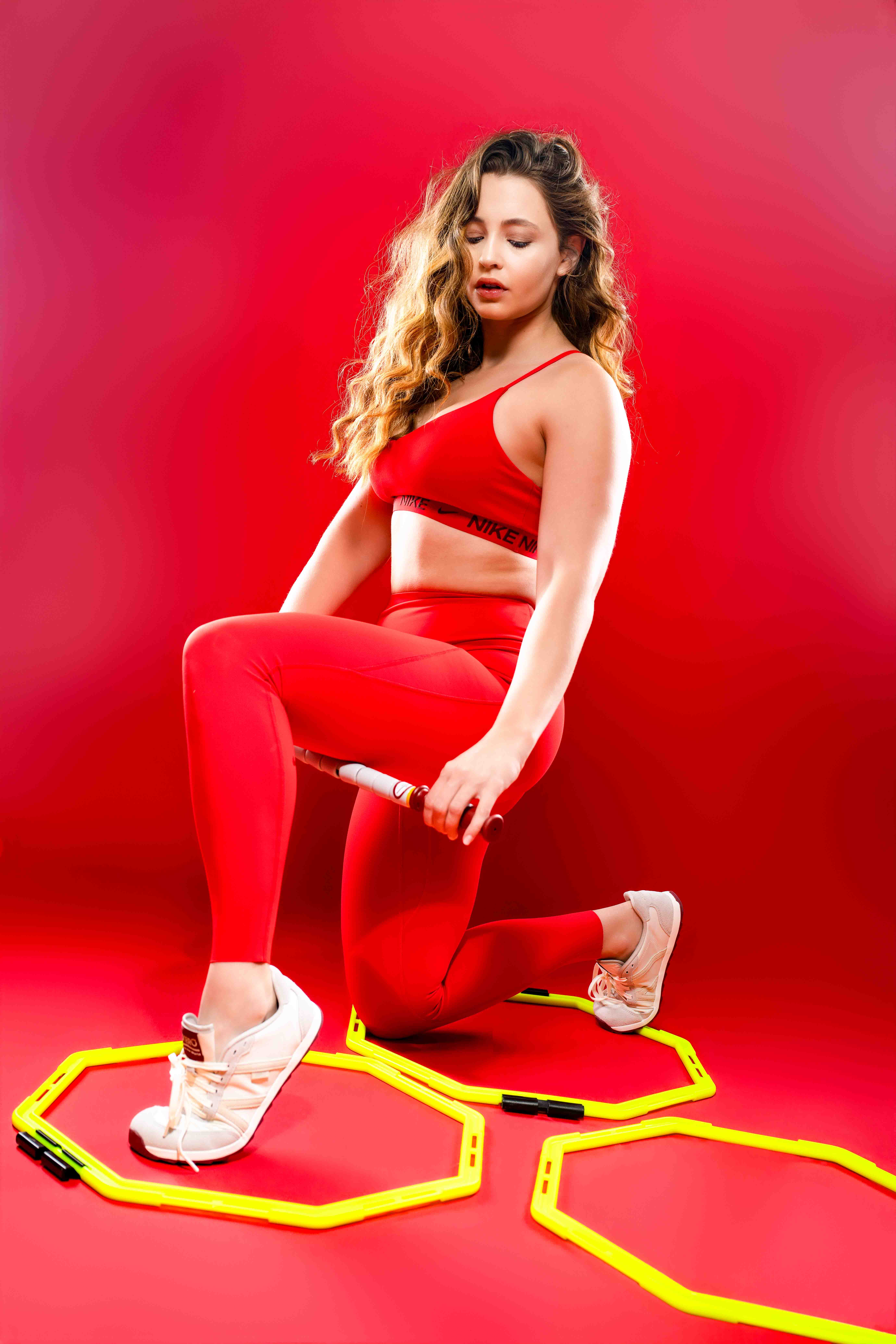 washington dc physical therapist using the stick in a red nike fitness outfit and xero shoes in a toe tap octagon