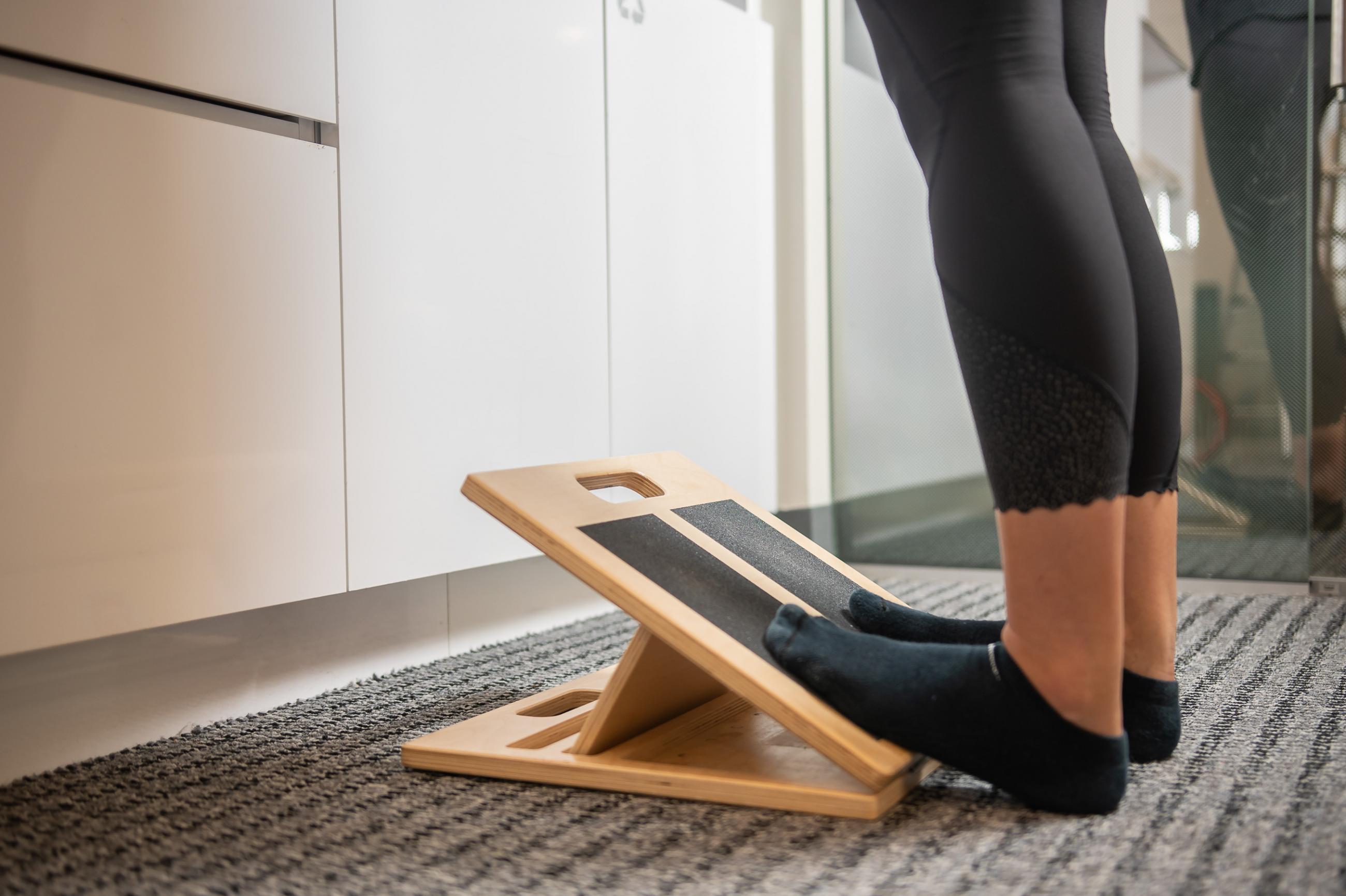 large surface calf stretch physical therapy slant board